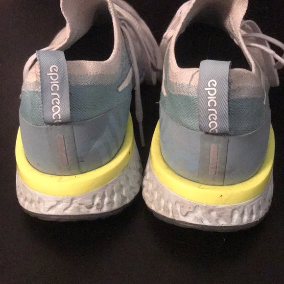 Nike shoes - Picture 4 of 5